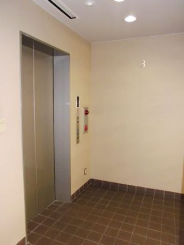 2階から上のEVホール