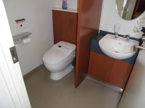 各階、女性トイレ