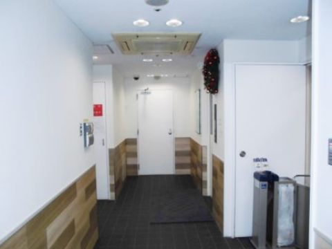 1階、エントランス内