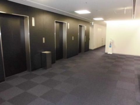 基準階EVホール(広々 幅 4.2m)