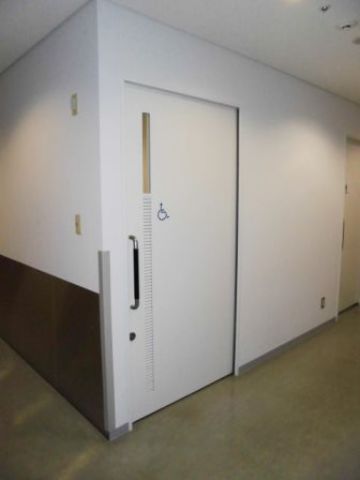 1階、障碍者用トイレ