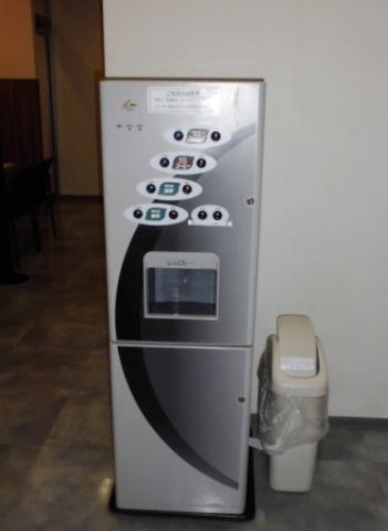 1階、無償自販機