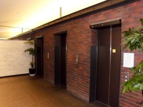 1階、EVホール