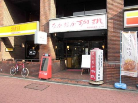 1階、カフェ