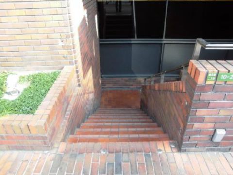 地下店舗、直階段