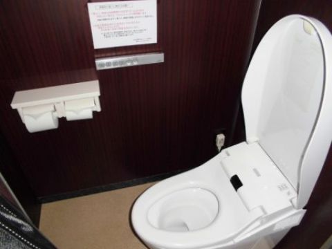 各階、男女別シャワートイレ