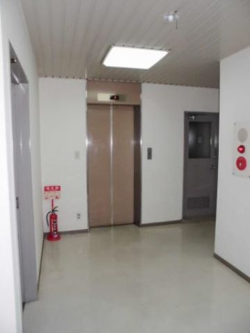 1階、EVホール