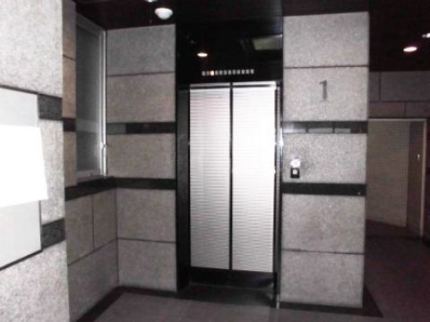 1階、EVホール