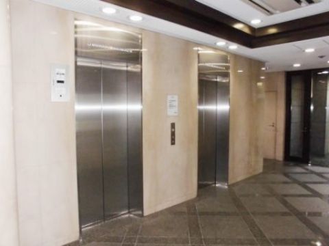 1階、EVホール