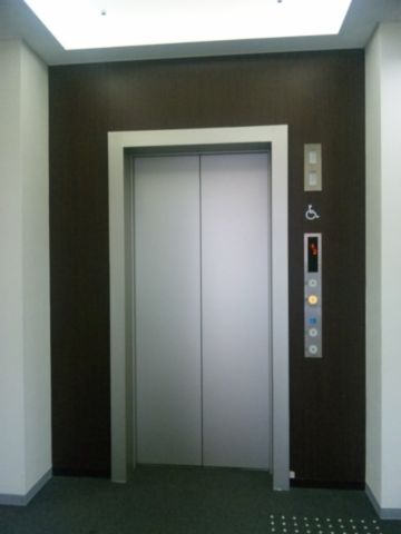 基準階、EV