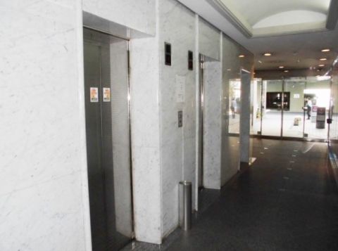 1階、EVホール・2基