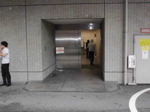 時間外、通用口