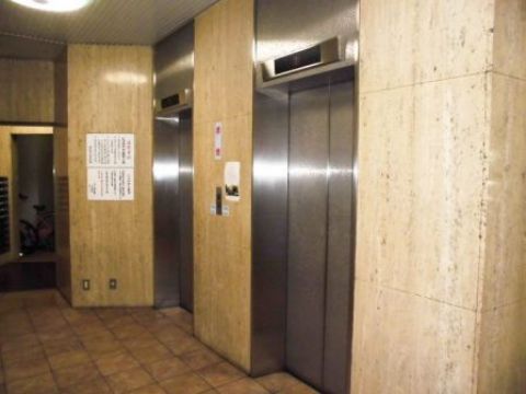 1階、EVホール 2基