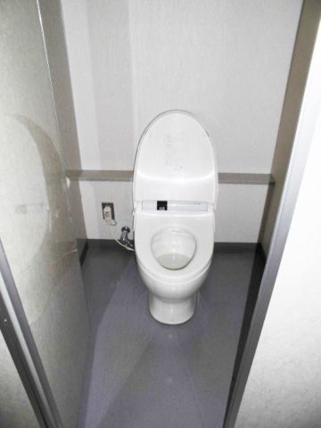 各階、男女別 シャワートイレ