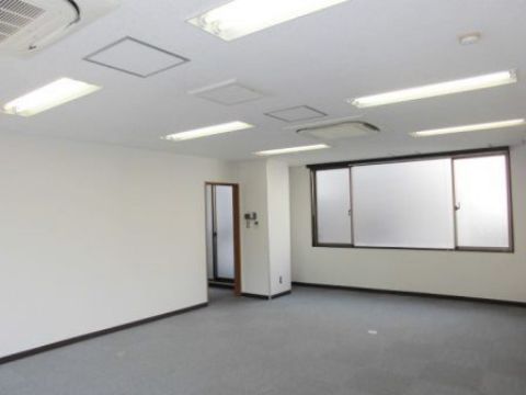 各、3号室は両面窓あります。