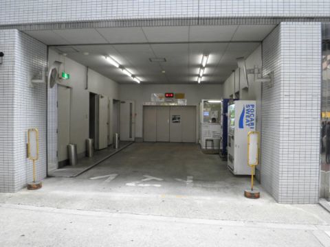 1階、駐車場