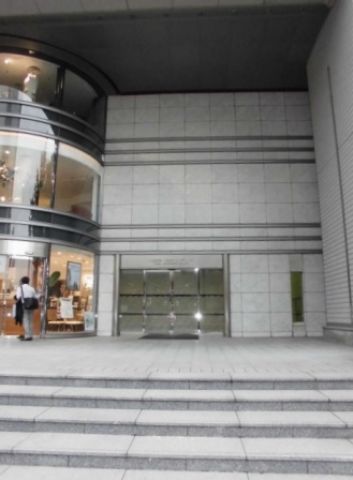 1F、正面玄関