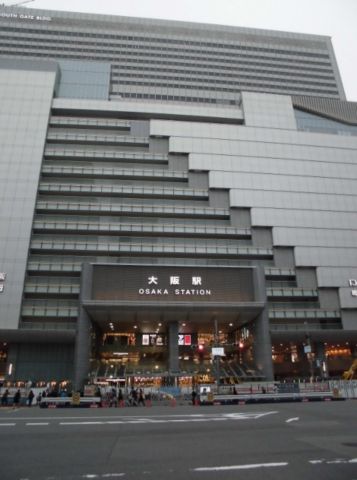 1階、ビル~大阪駅