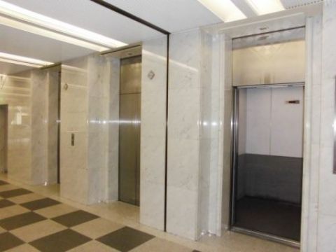 1階、EVホール