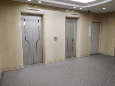 1階、EVホール