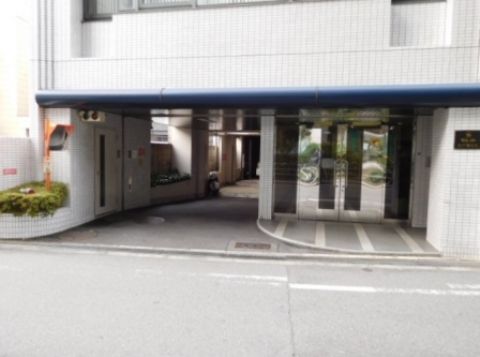 1階、外観エントランス