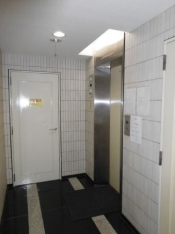 1階、EVホール