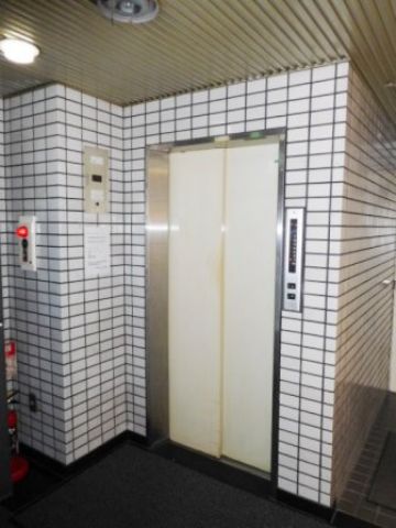 1階、EVホール
