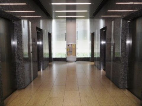 1階、EVホール