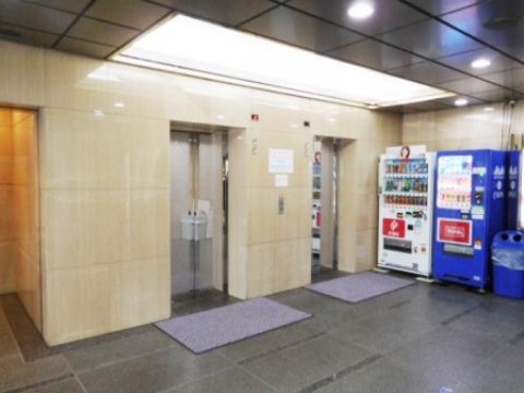 1階、EVホール