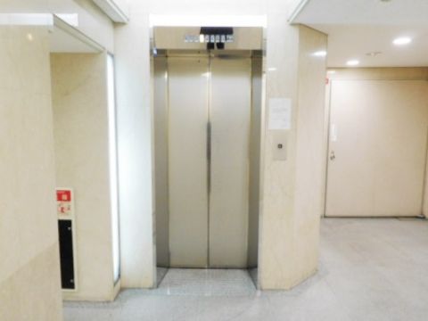 1階、EVホール