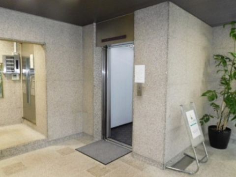 1階、EVホール