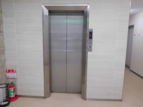 1階、EVホール
