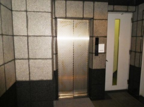 1階、EVホール