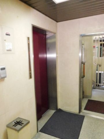 1階、EVホール