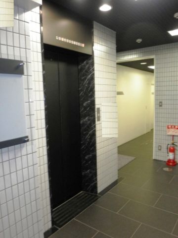 1階、EVホール