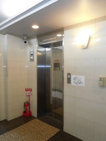 1階、EVホール