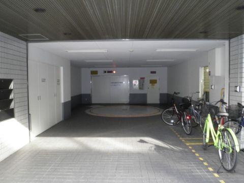 1階、駐車場&駐輪場