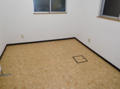 1階、約6帖の小部屋