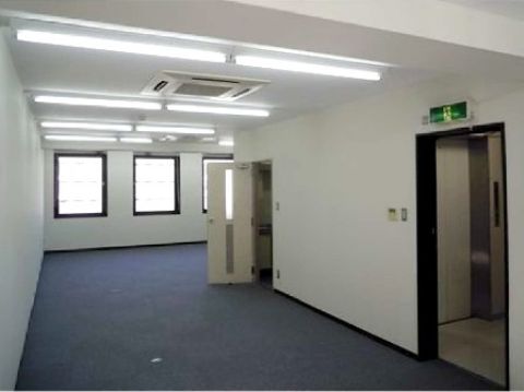 室内(南北の道路面に彩光有り)