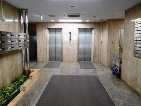 エントランス内&EVホール