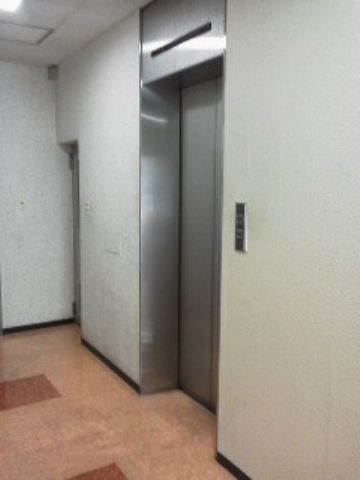 1階、EVホール