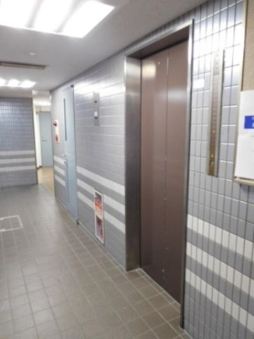 1階、EVホール