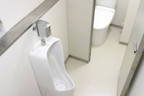 男子トイレ