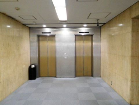 1階、EVホール
