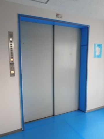 荷物用EV(37名・2,450㎏対応)