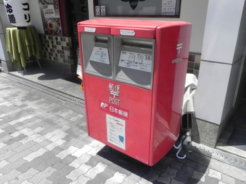 ビル前ポスト