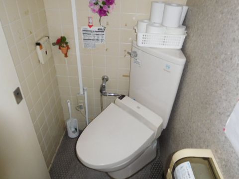 共用、洗浄付きトイレ