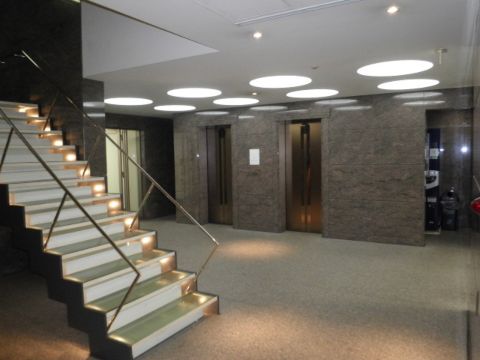1階、EVホール