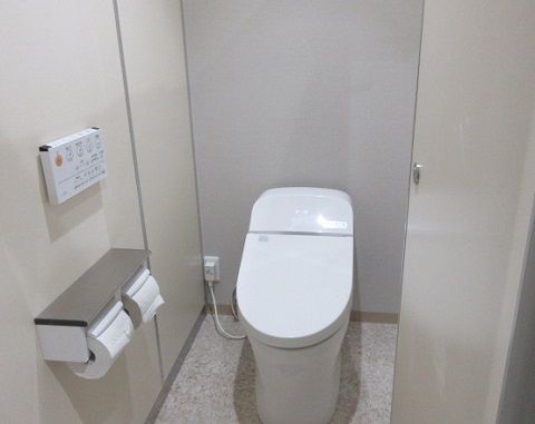 各階、洗浄付きトイレ(男女別)