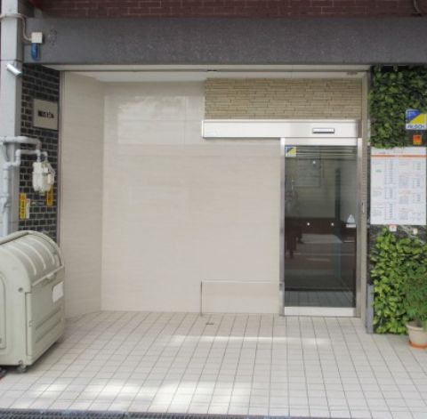 1F玄関(自動ドア)